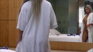 Liếm mút gái dâm đãng không che